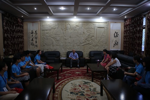 涂老为同学们作报告