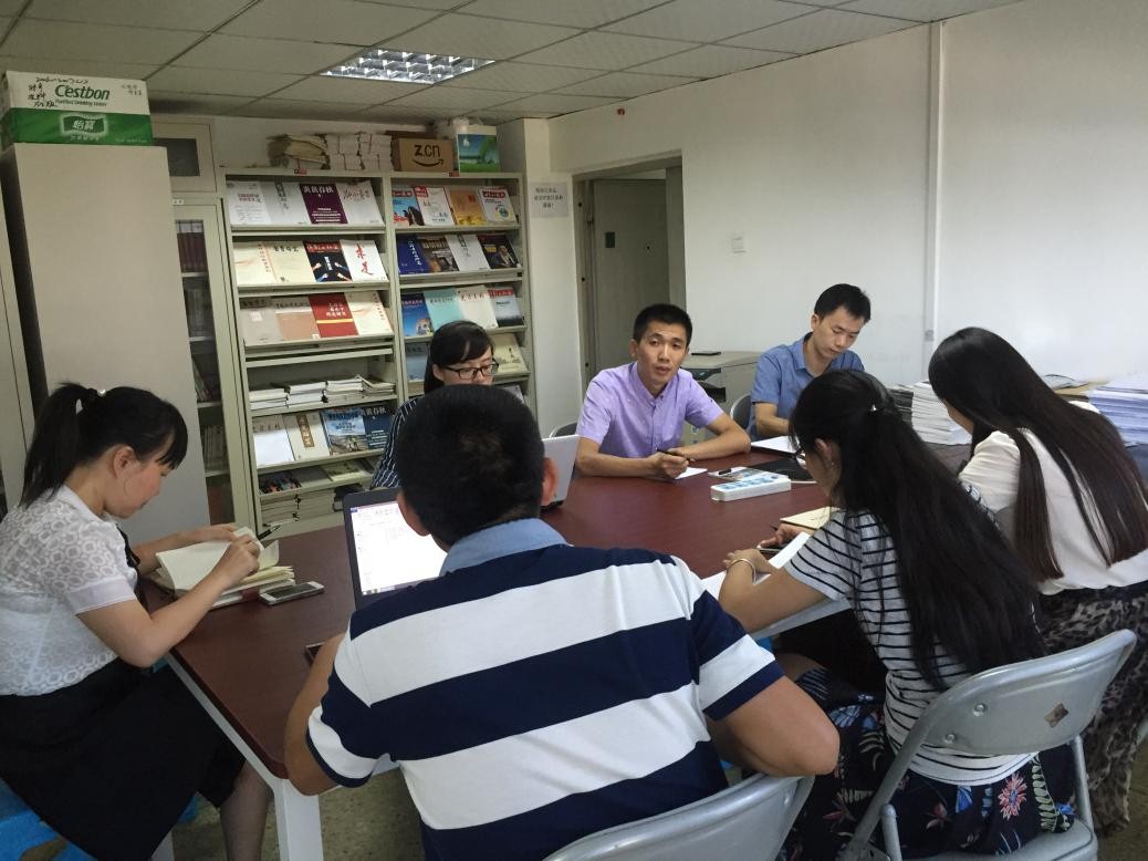 1505349660134689.jpg 思想政治教育系召开新学期第一次本科生教育培养工作会议.jpg