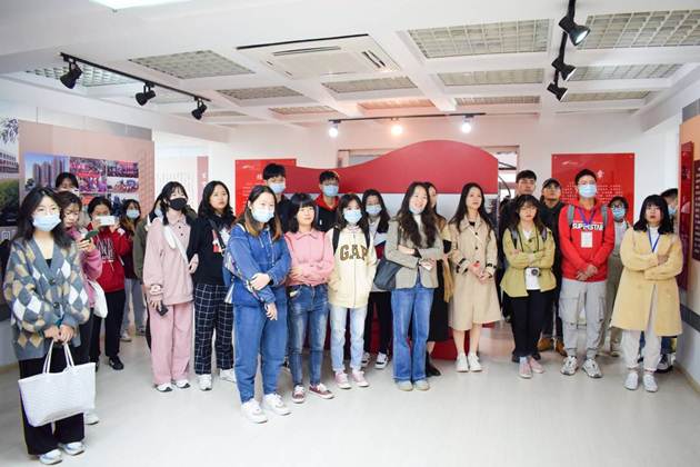 https://imgcdn.thecover.cn/fcapp_d6c2c3ed-d513-42bc-a23b-8cbd7852ddbd_1603697250564?imageMogr2/thumbnail/1080x%3E/strip/quality/95/ignore-error/1|imageslim