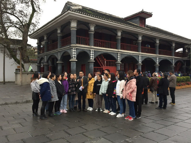 专业课教师现场授课_调整大小.jpg