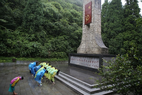 缅怀先烈 缅怀先烈