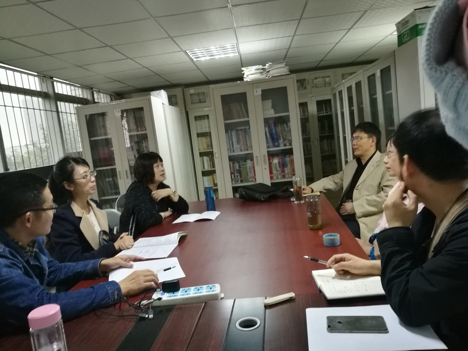 与会老师积极讨论-缩小.jpg