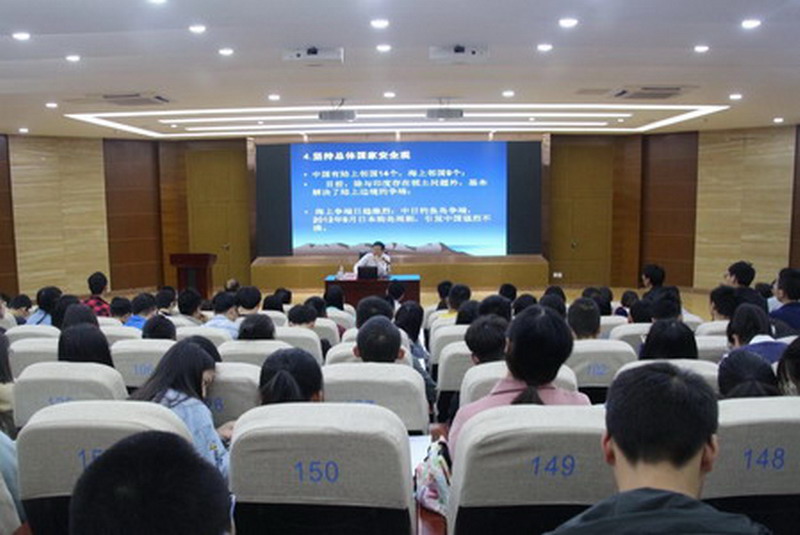 讲座现场_调整大小.jpg