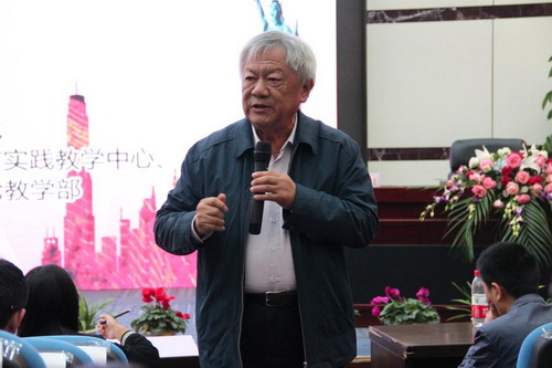 倪教授全程站着完成讲座