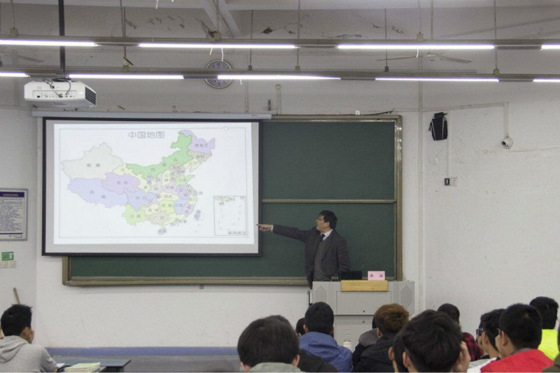 李梁教授.jpg