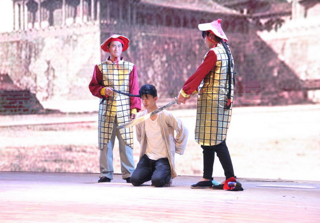 图3：《不屈的爱国魂》剧照_缩小大小