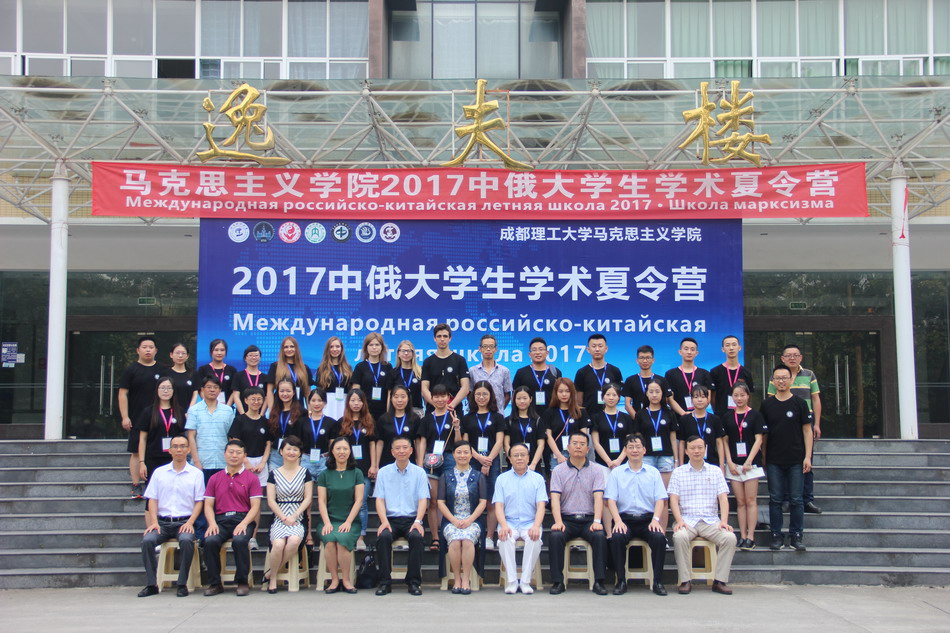 6.合影_缩小大小.JPG